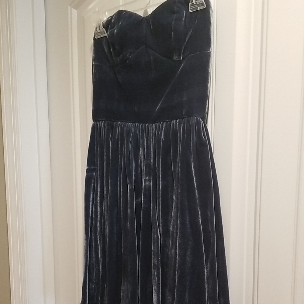 VENUS Strapless Velvet Dress in Dark Blue
